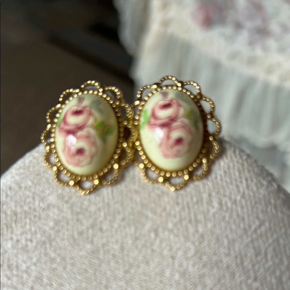 Elegant Gold Floral Earrings